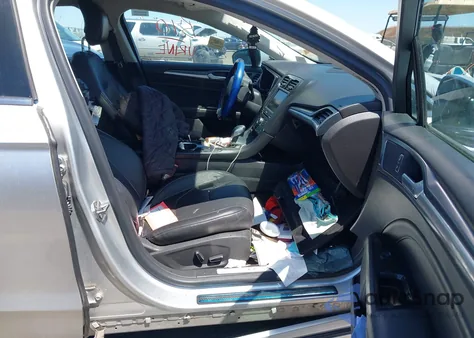 2013 Ford Fusion Hybrid Titanium из США, поврежденный, VIN 3FA6P0RUXDR388796